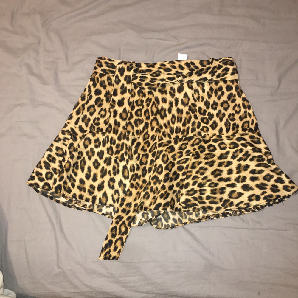 BUNDLE OF CLOTHES - Picture 2 of 3